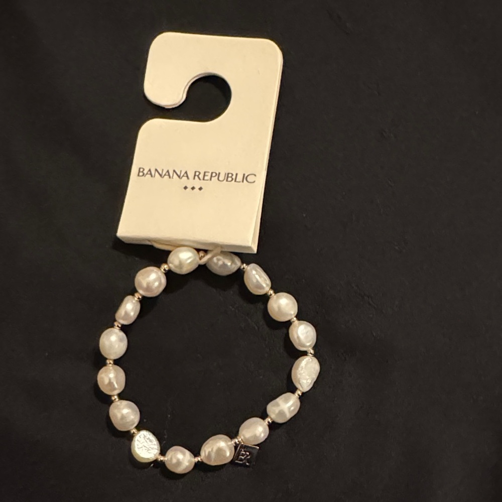 New! Banana Republic Fresh Water Pearl Bracelet